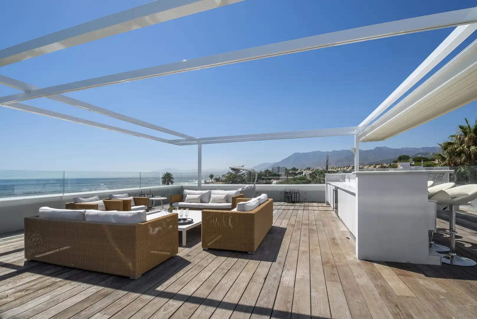 Terrassa de Casa o xalet en venda en Marbella amb Aire condicionat, Calefacció i Jardí privat