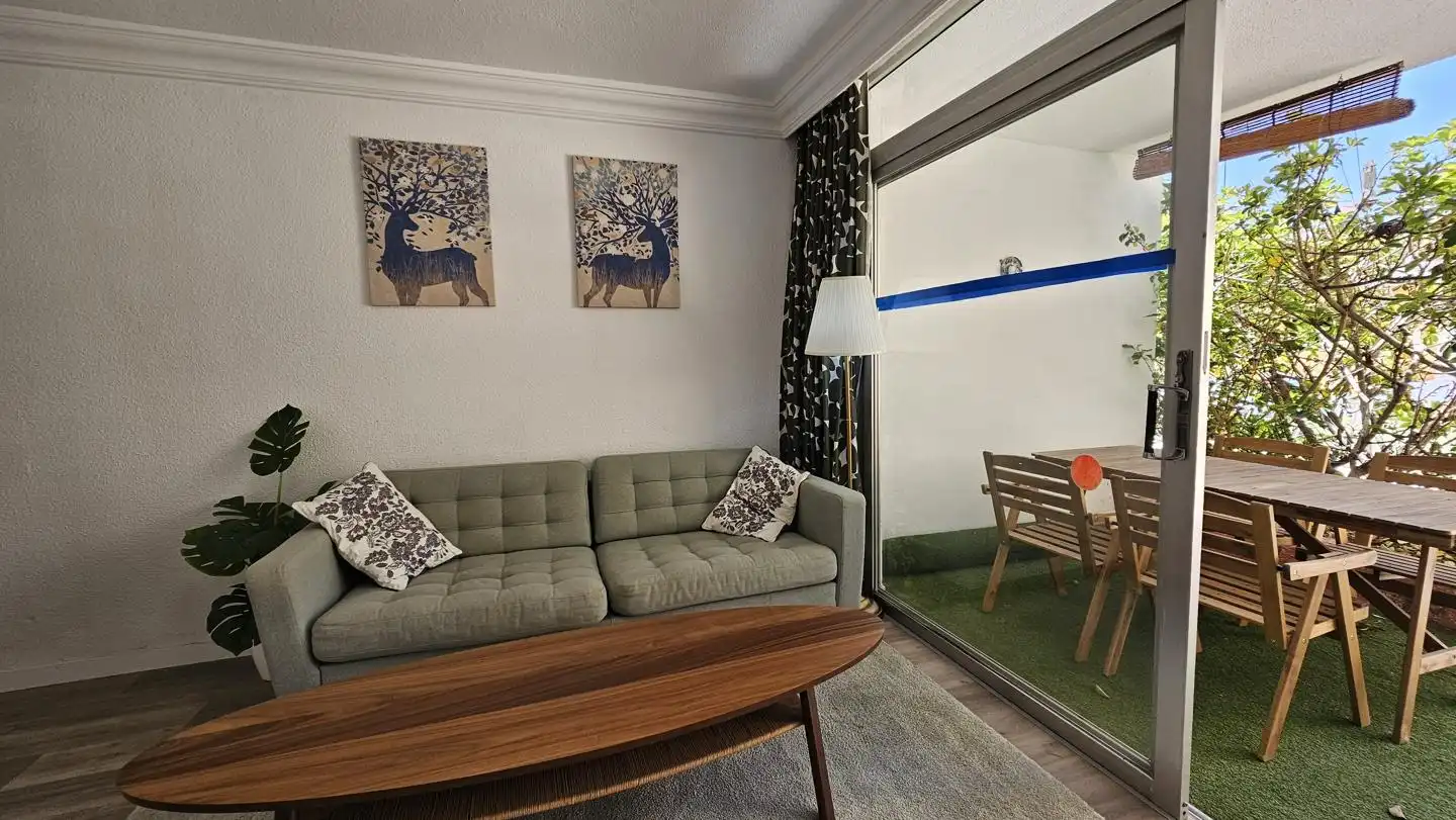 Sala d'estar de Planta baixa en venda en San Bartolomé de Tirajana amb Terrassa, Moblat i Piscina comunitària