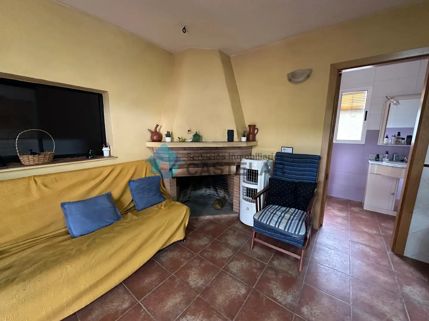 Sala d'estar de Casa o xalet en venda en Oliva de la Frontera amb Moblat