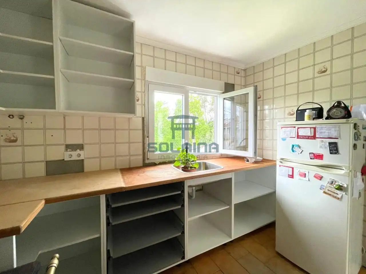 Cocina de Finca rústica en venta en O Carballiño   con Calefacción y Jardín privado