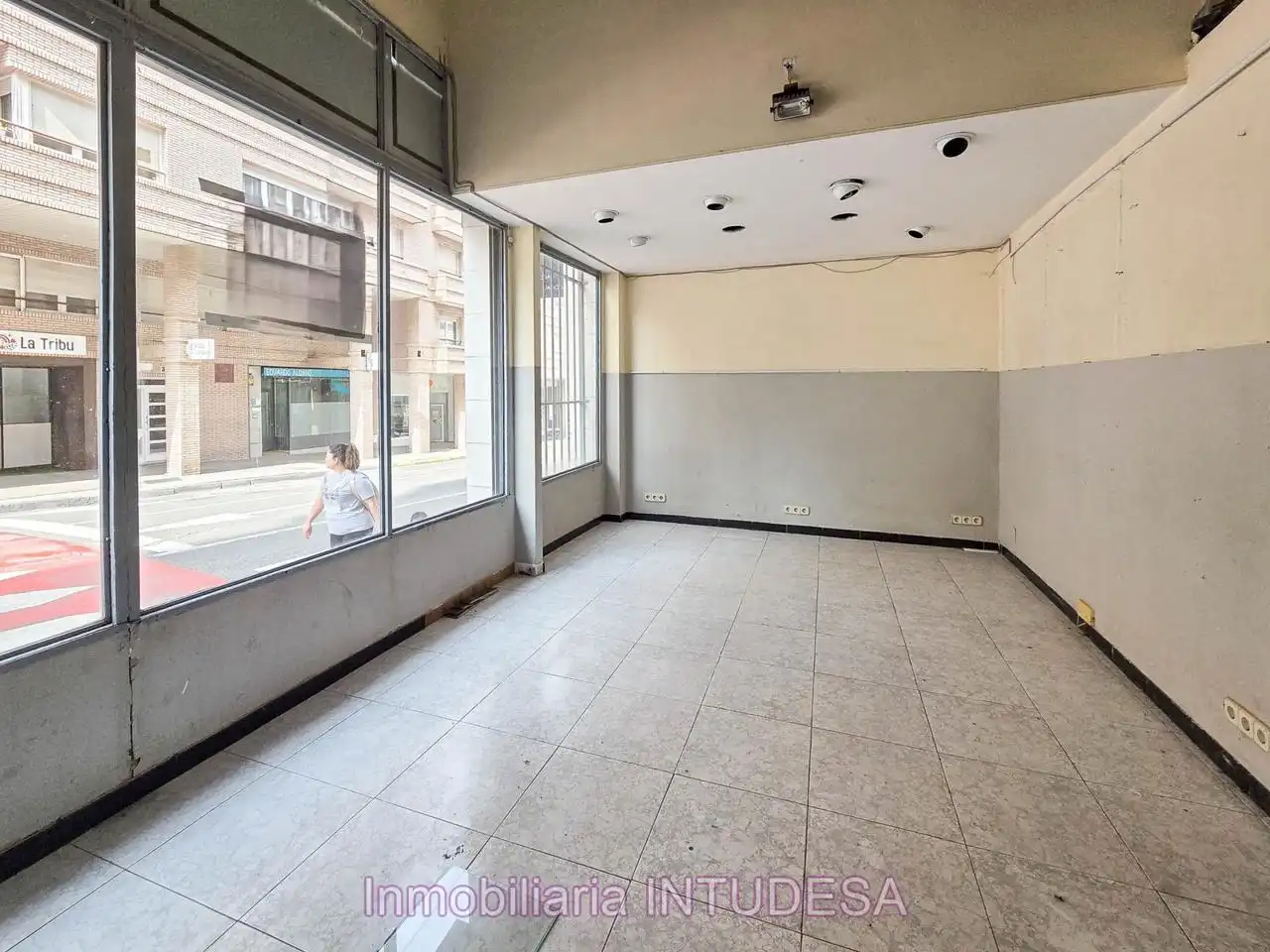 Local comercial de lloguer a Diaz Bravo, imagen 2