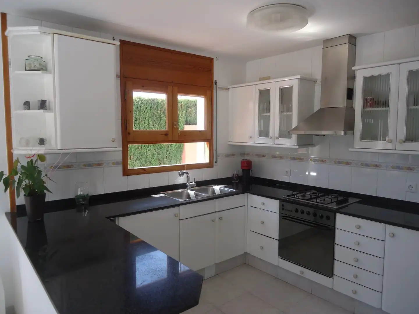 Cuina de Casa o xalet en venda en L'Ametlla de Mar  amb Jardí privat, Terrassa i Traster