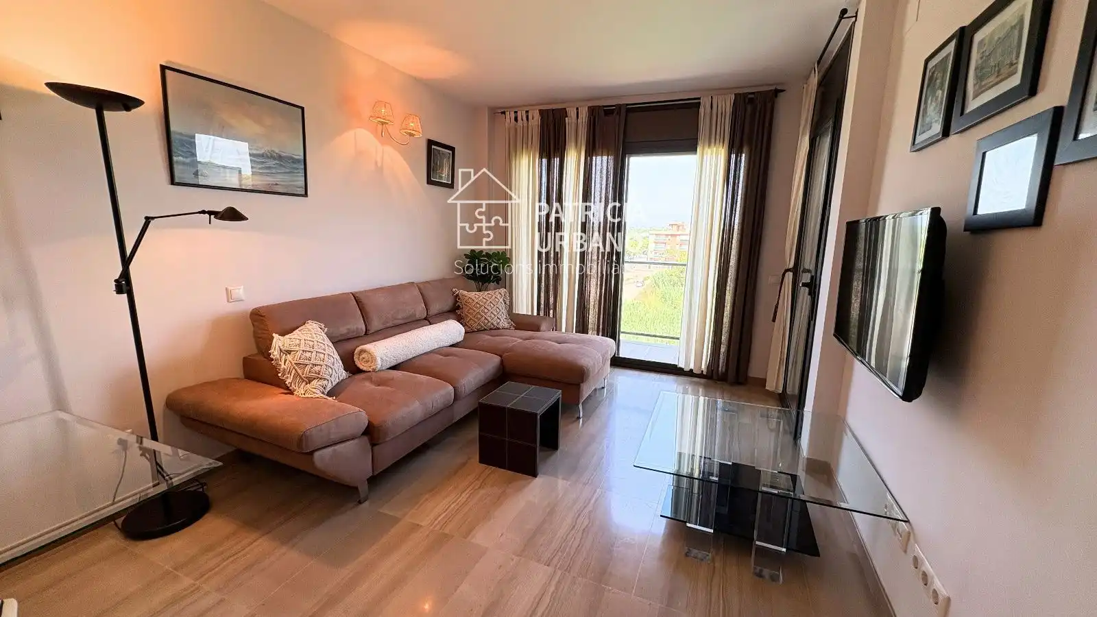 Living room of Flat for sale in Cambrils  with Air Conditioner, Heating and Parquet flooring