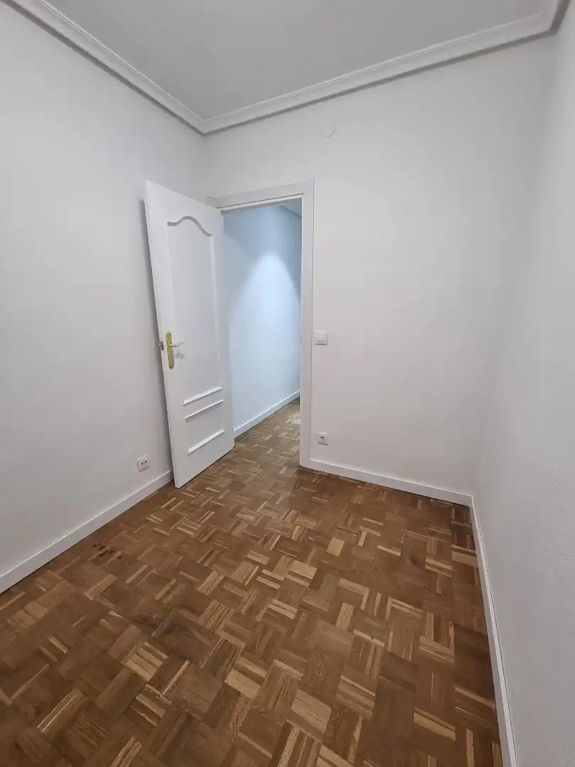 Bedroom of Flat for rent in Madrid  with Air Conditioner, Heating and Parquet flooring