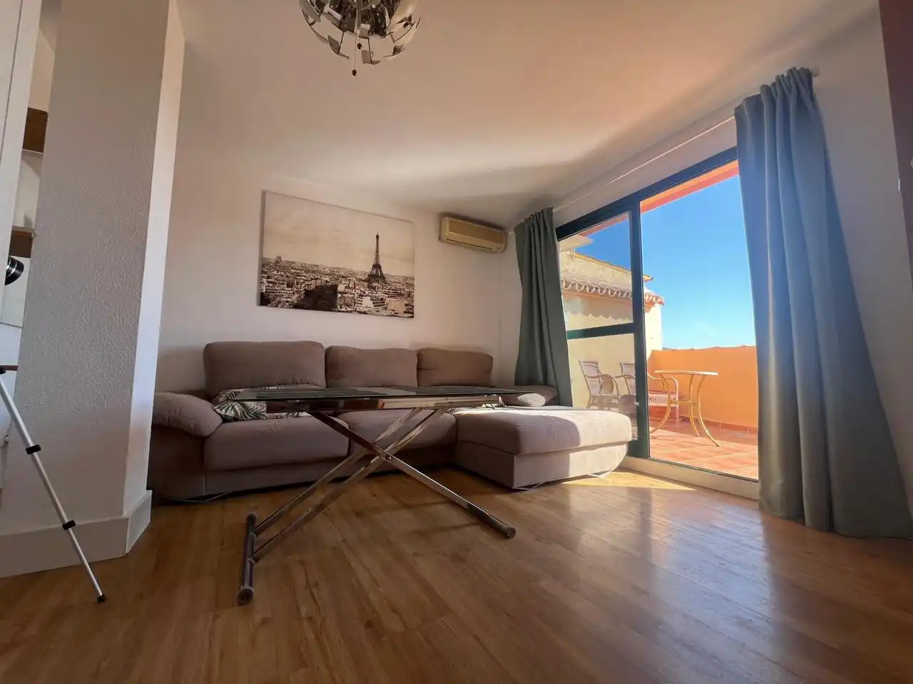 Sala de estar de Ático de alquiler en Benalmádena con Aire acondicionado, Terraza y Trastero