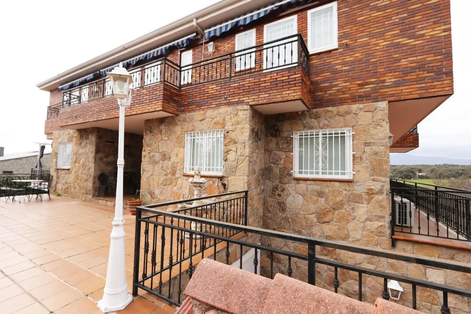Vista exterior de Casa o chalet en venta en Colmenarejo con Calefacción, Terraza y Trastero