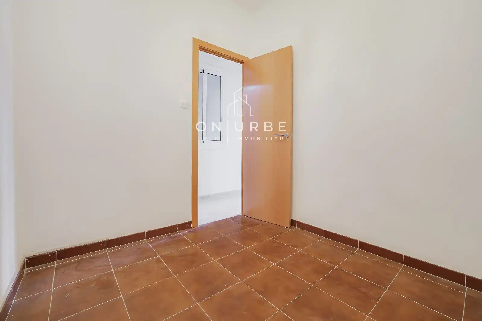 Flat for sale in Barcelona  with Air Conditioner