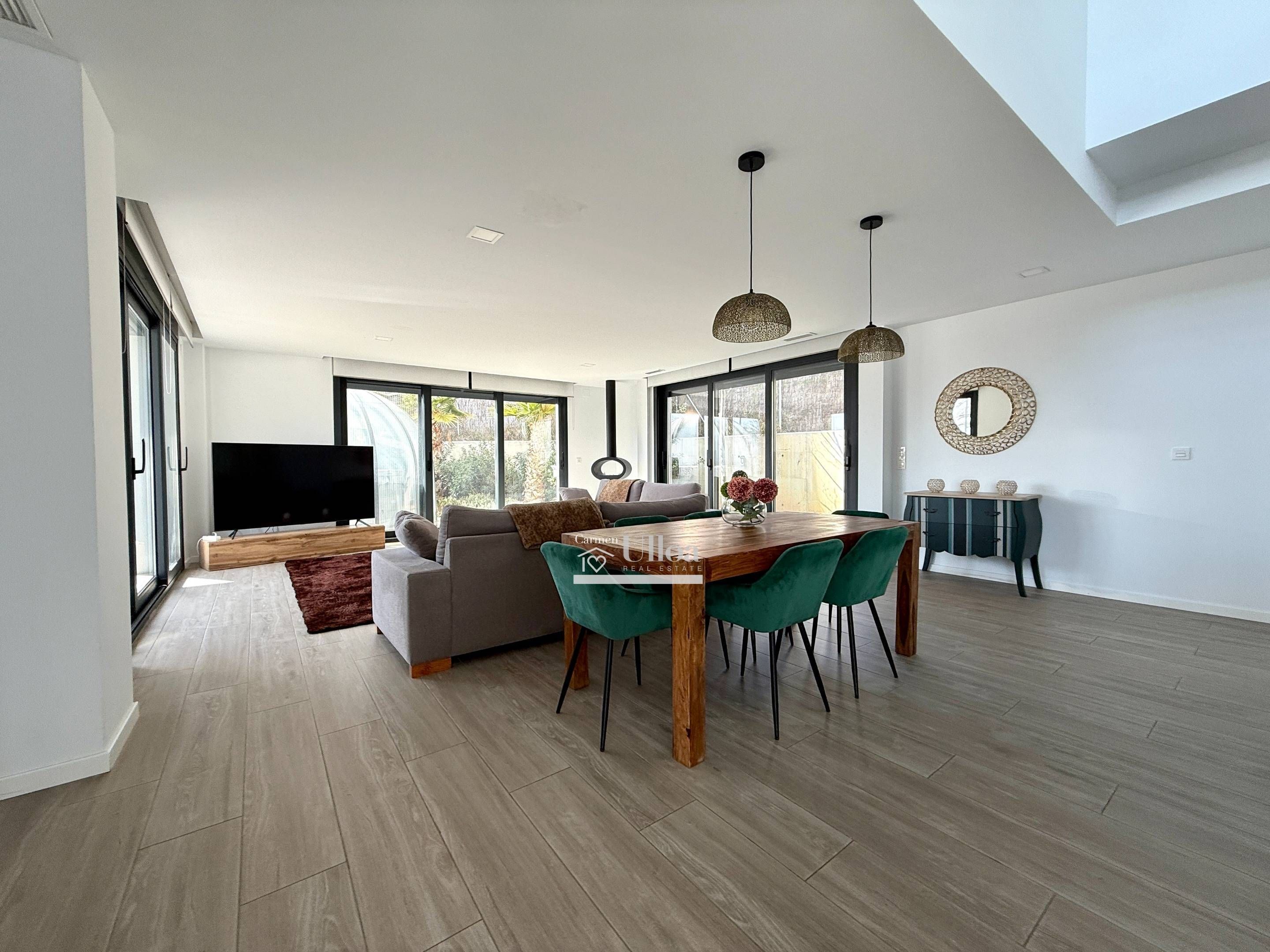 Menjador de Casa o xalet en venda en Alicante / Alacant amb Aire condicionat, Jardí privat i Jacuzzi