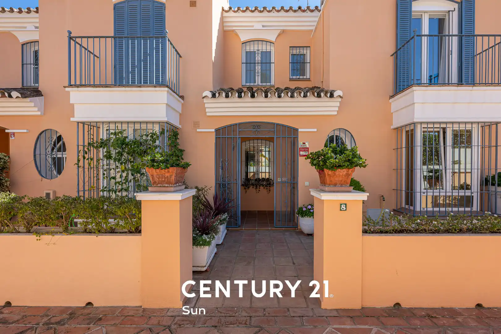 Vista exterior de Casa adosada en venta en Marbella con Aire acondicionado, Calefacción y Jardín privado