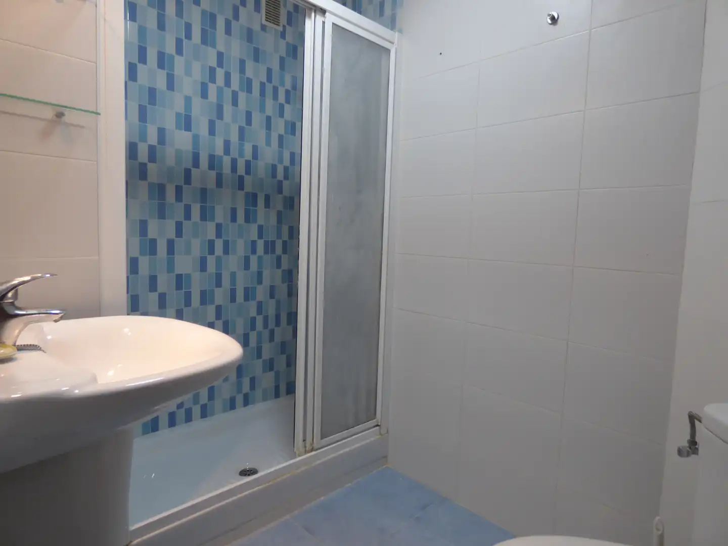 Bathroom of Flat for sale in Cádiz