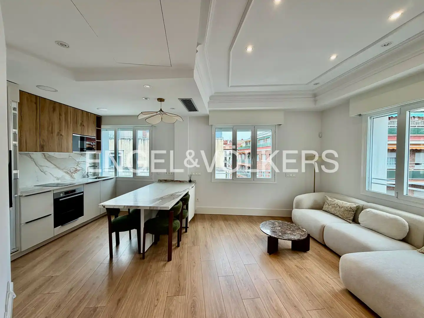 Living room of Flat for rent in Madrid  with Air Conditioner, Heating and Storage room