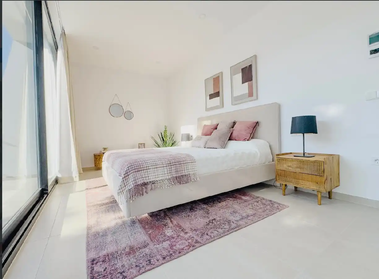 Dormitori de Casa adosada en venda en Calpe / Calp amb Aire condicionat, Calefacció i Jardí privat