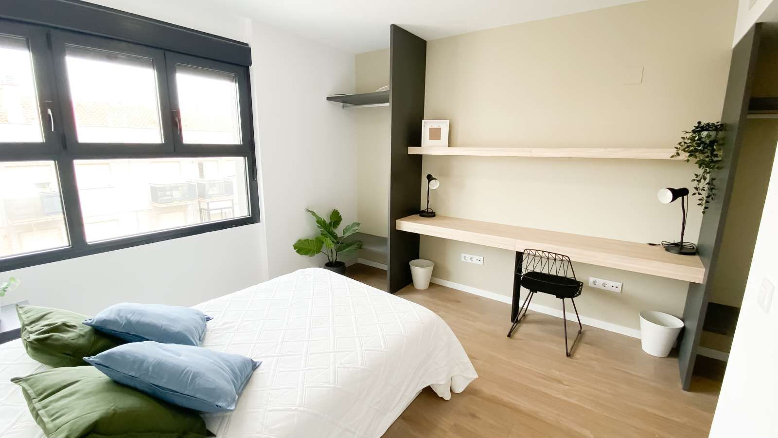 Bedroom of Study to share in Salamanca Capital  with Air Conditioner, Heating and Terrace