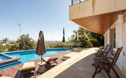 Vista exterior de Casa o xalet en venda en Esplugues de Llobregat amb Aire condicionat, Terrassa i Piscina