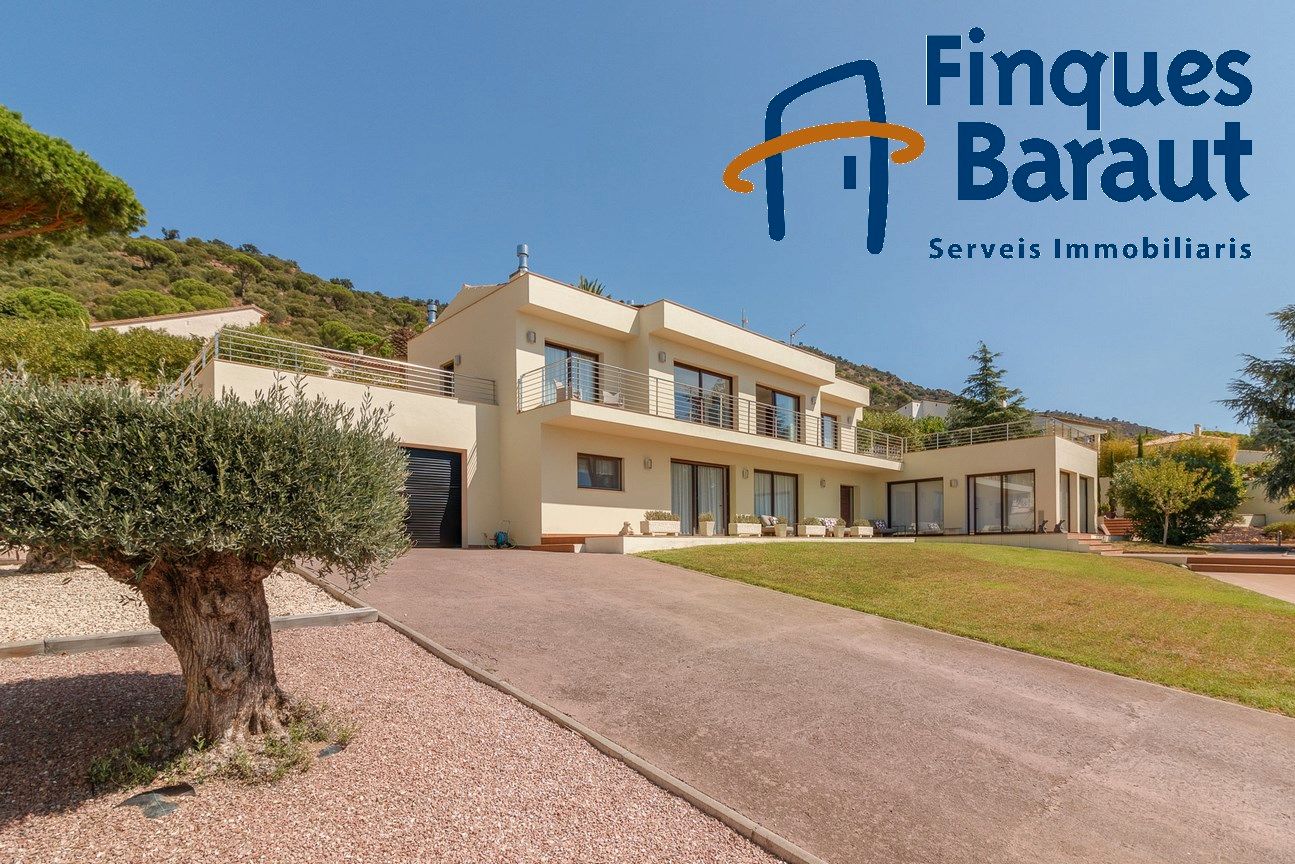 Vista exterior de Casa o chalet en venta en Pau con Aire acondicionado, Calefacción y Jardín privado