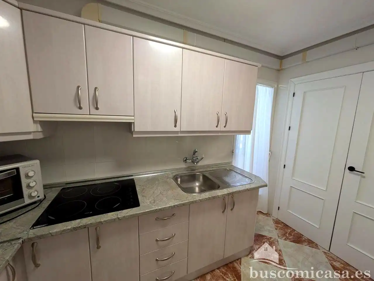 Cuina de Pis de lloguer en Linares amb Aire condicionat i Moblat