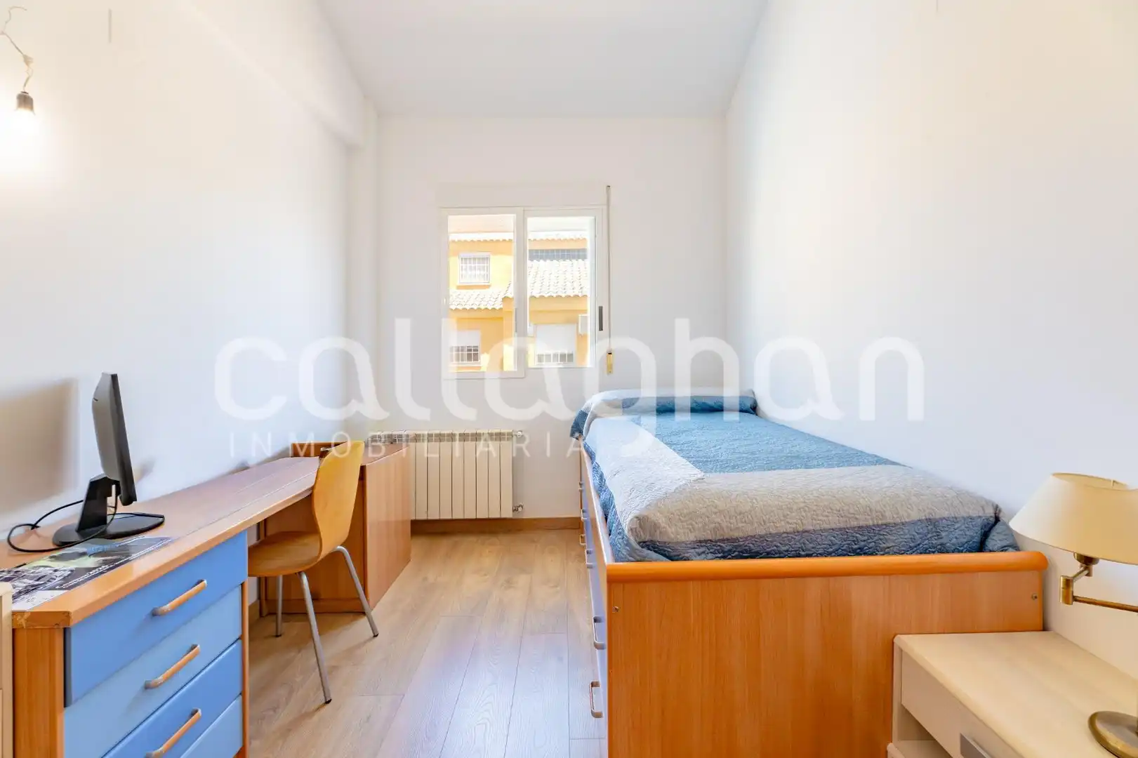Dormitori de Casa adosada en venda en La Pobla de Vallbona amb Aire condicionat, Jardí privat i Terrassa