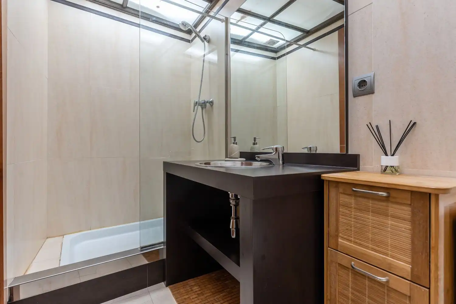 Badezimmer von Wohnung zum Verkauf in Reus mit Klimaanlage