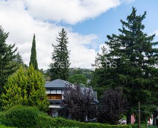 Vista exterior de Casa o xalet en venda en Cercedilla amb Calefacció, Jardí privat i Terrassa