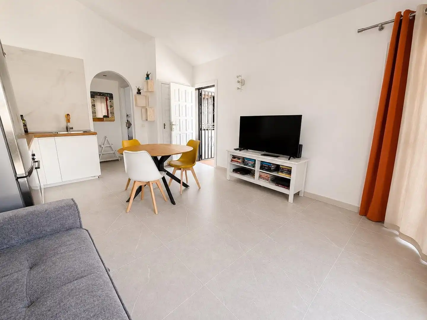 Sala d'estar de Apartament de lloguer en San Miguel de Abona amb Aire condicionat, Terrassa i Balcó