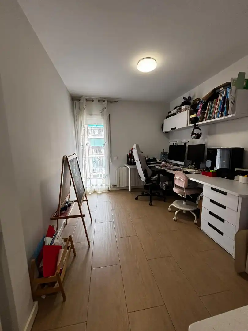 Schlafzimmer von Wohnung zum Verkauf in Badalona mit Klimaanlage, Heizung und Parkett