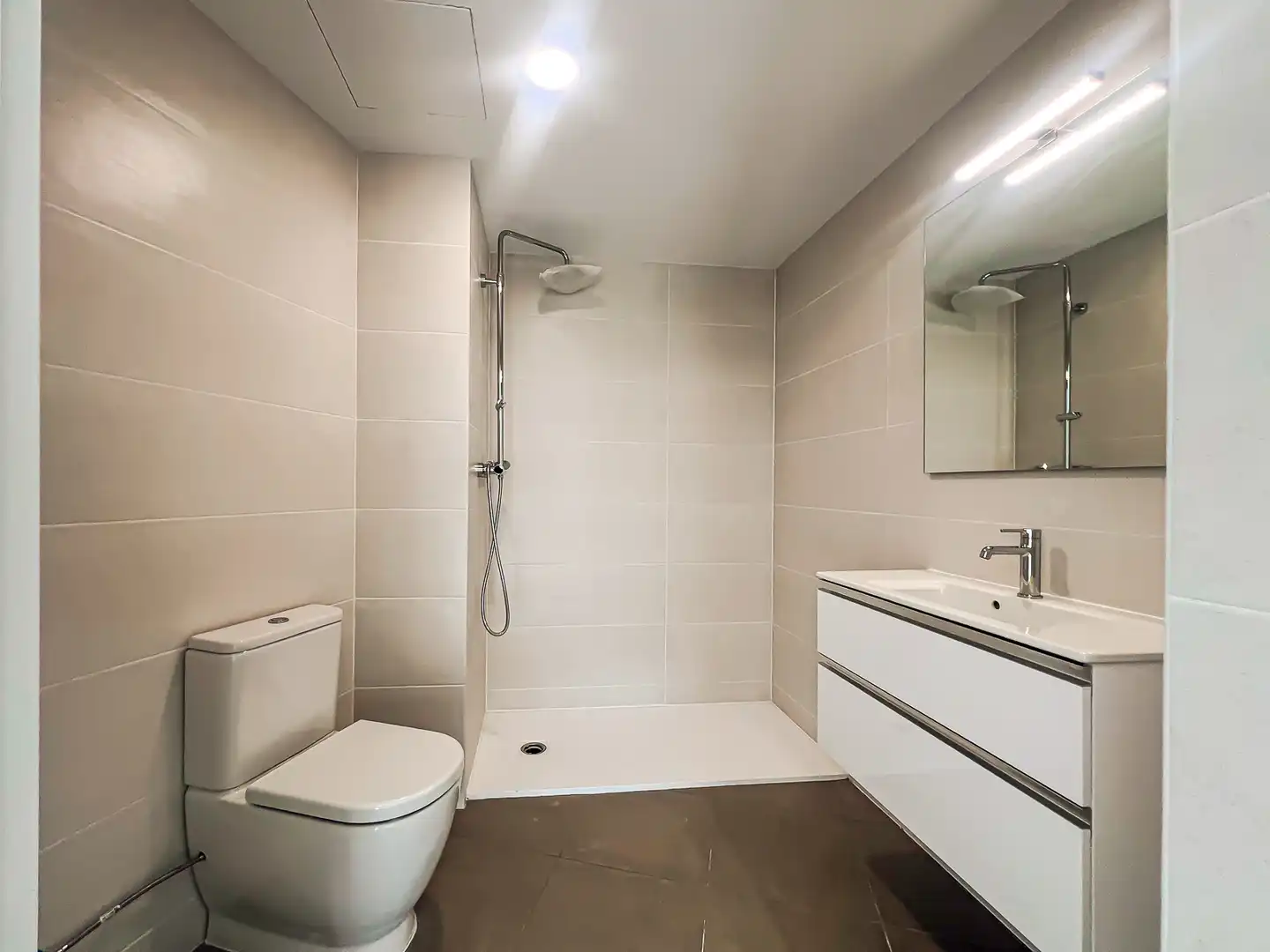 Bajo de obra nueva con ascensor en venta en Carrer Major 490, imagen 5