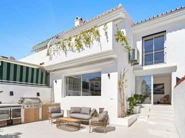 Maison mitoyenne avec balcon à vendre à San Pedro de Alcántara