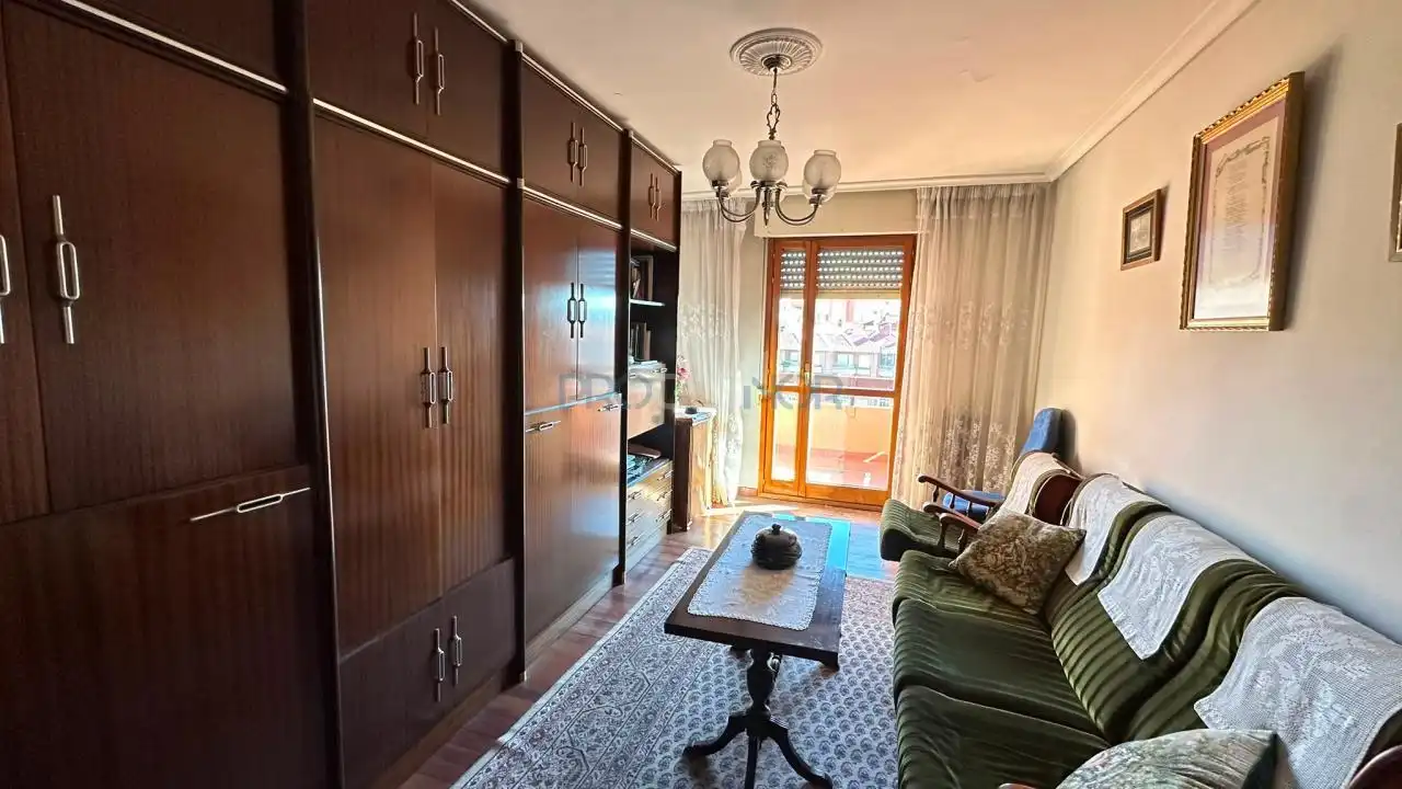 Sala de estar de Piso en venta en León Capital  con Calefacción y Trastero