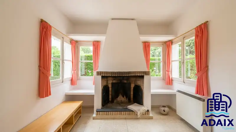 Sala d'estar de Casa o xalet en venda en Bargas amb Calefacció, Terrassa i Moblat
