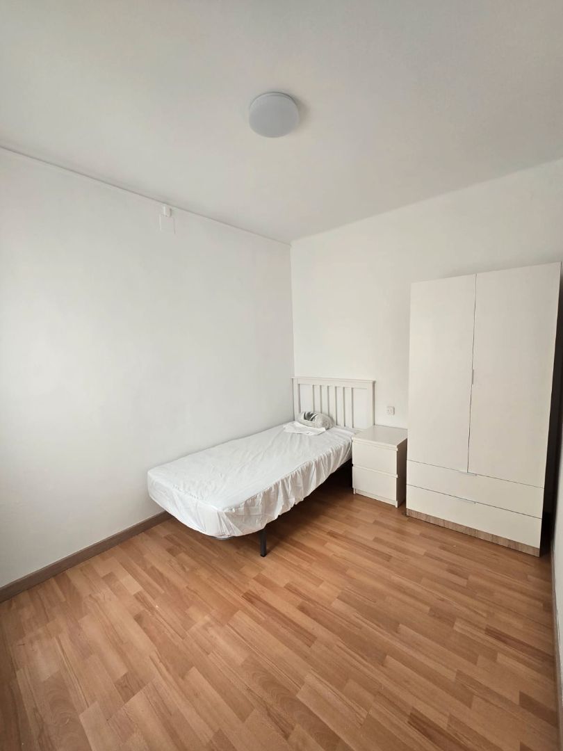 Bedroom of Flat for share in  Lleida Capital  with Heating, Furnished and Balcony