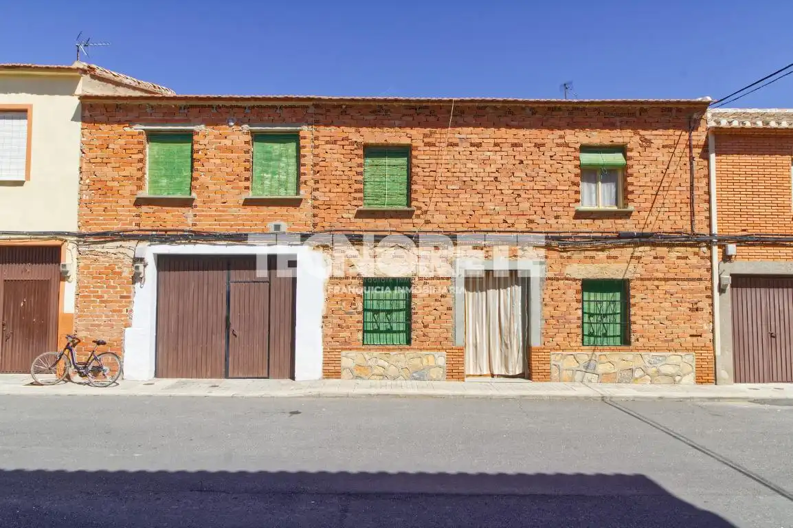 Vista exterior de Casa adosada en venta en Consuegra con Jardín privado