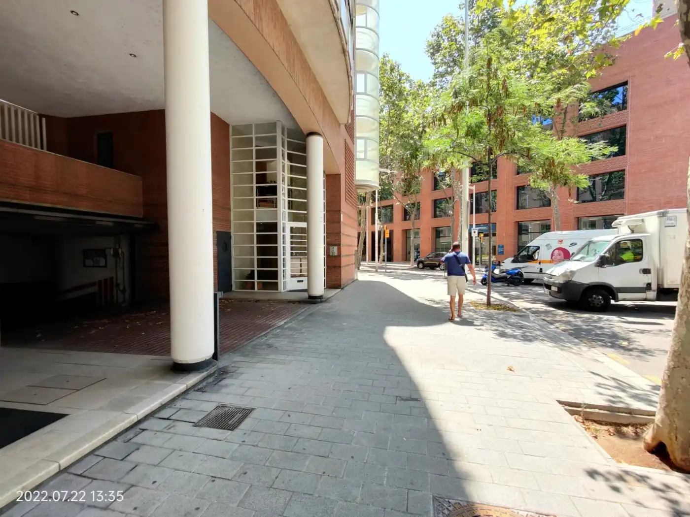 Vista exterior de Garatge en venda en Barcelona