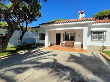 Chalet con piscina en venta en La Barrosa