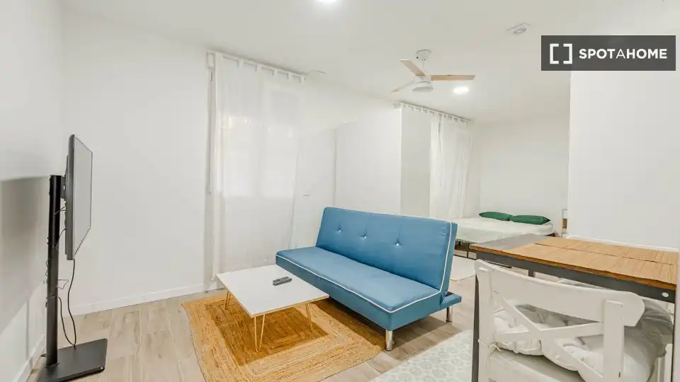 Schlafzimmer von Wohnung zur Miete in  Madrid Capital mit Klimaanlage, Heizung und Möbliert