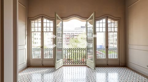 CLST presenta un piso reformado modernista en Paseo de Gracia.