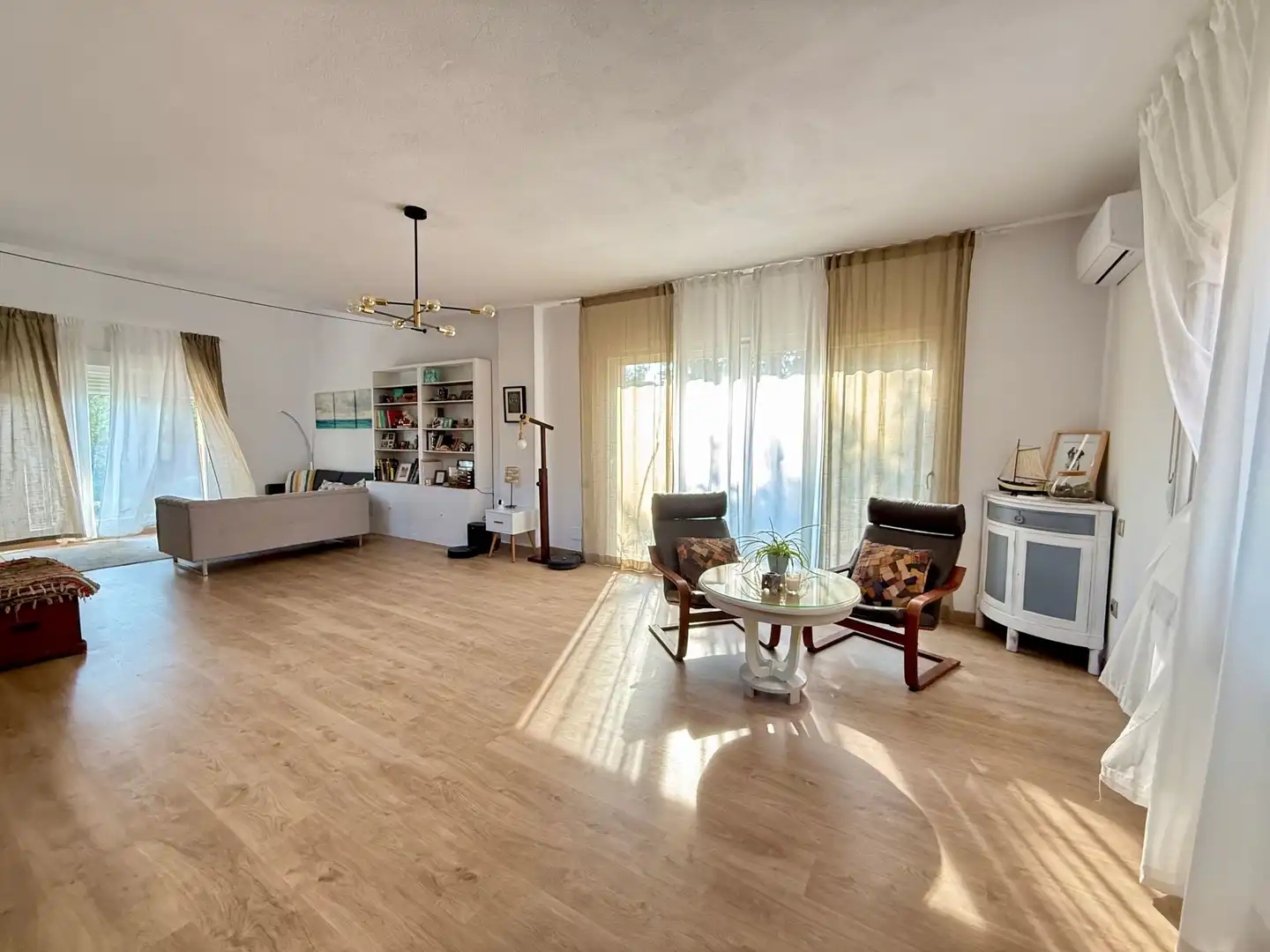 Sala d'estar de Casa o xalet de lloguer en Boadilla del Monte amb Aire condicionat i Piscina