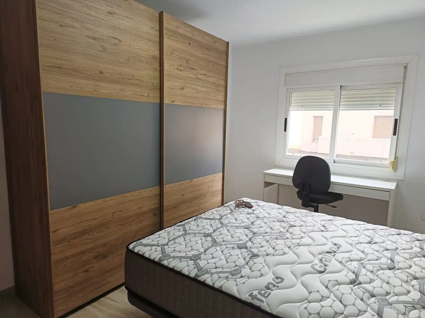 Habitación de Piso de alquiler en Mislata con Aire acondicionado, Terraza y Amueblado