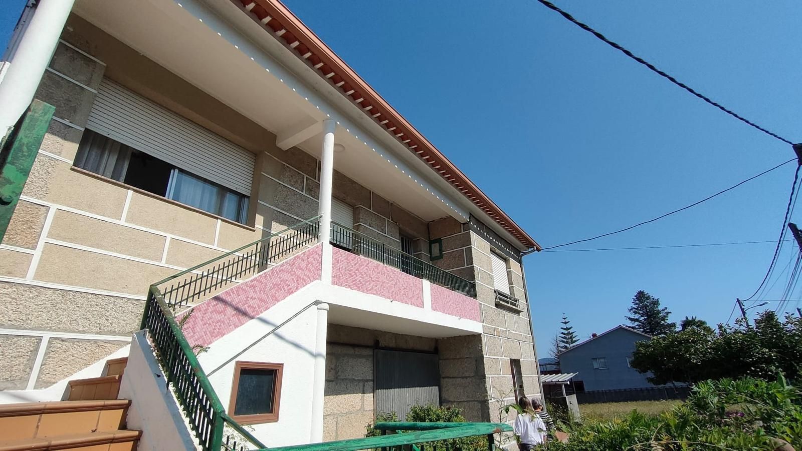 Vista exterior de Casa o xalet en venda en Pontevedra Capital  amb Calefacció, Terrassa i Moblat