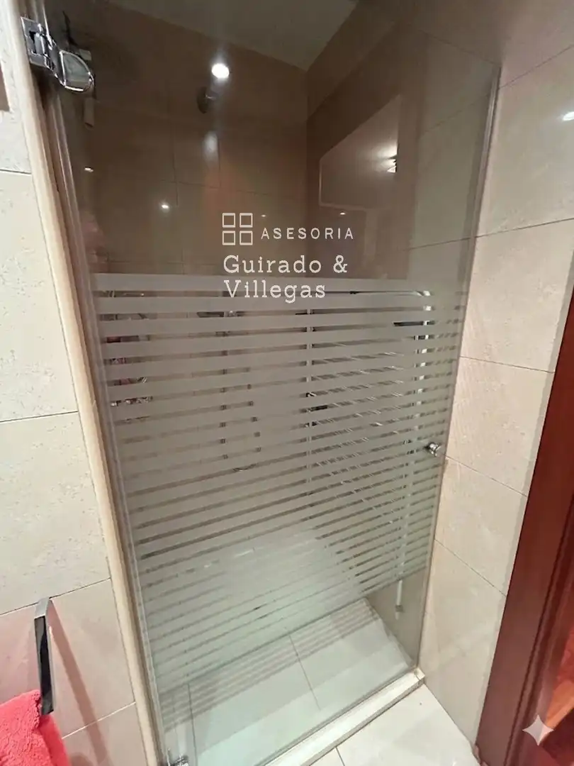 Badezimmer von Wohnung zum Verkauf in Barcelona mit Klimaanlage und Terrasse