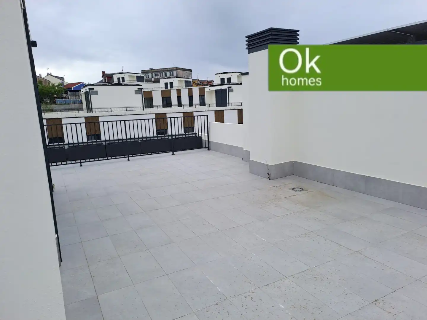 Terraza de Casa adosada en venta en Oleiros con Calefacción, Parquet y Terraza