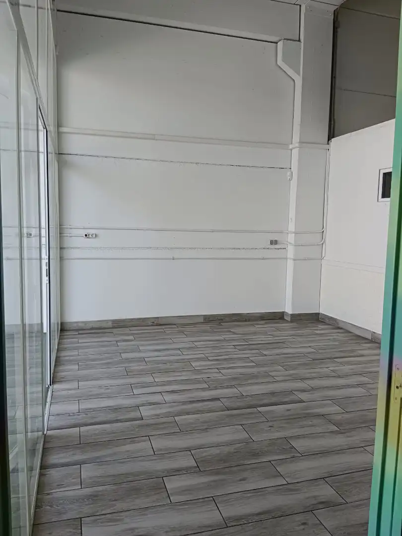 Nave industrial de alquiler en Arroyomolinos (Madrid) con Calefacción