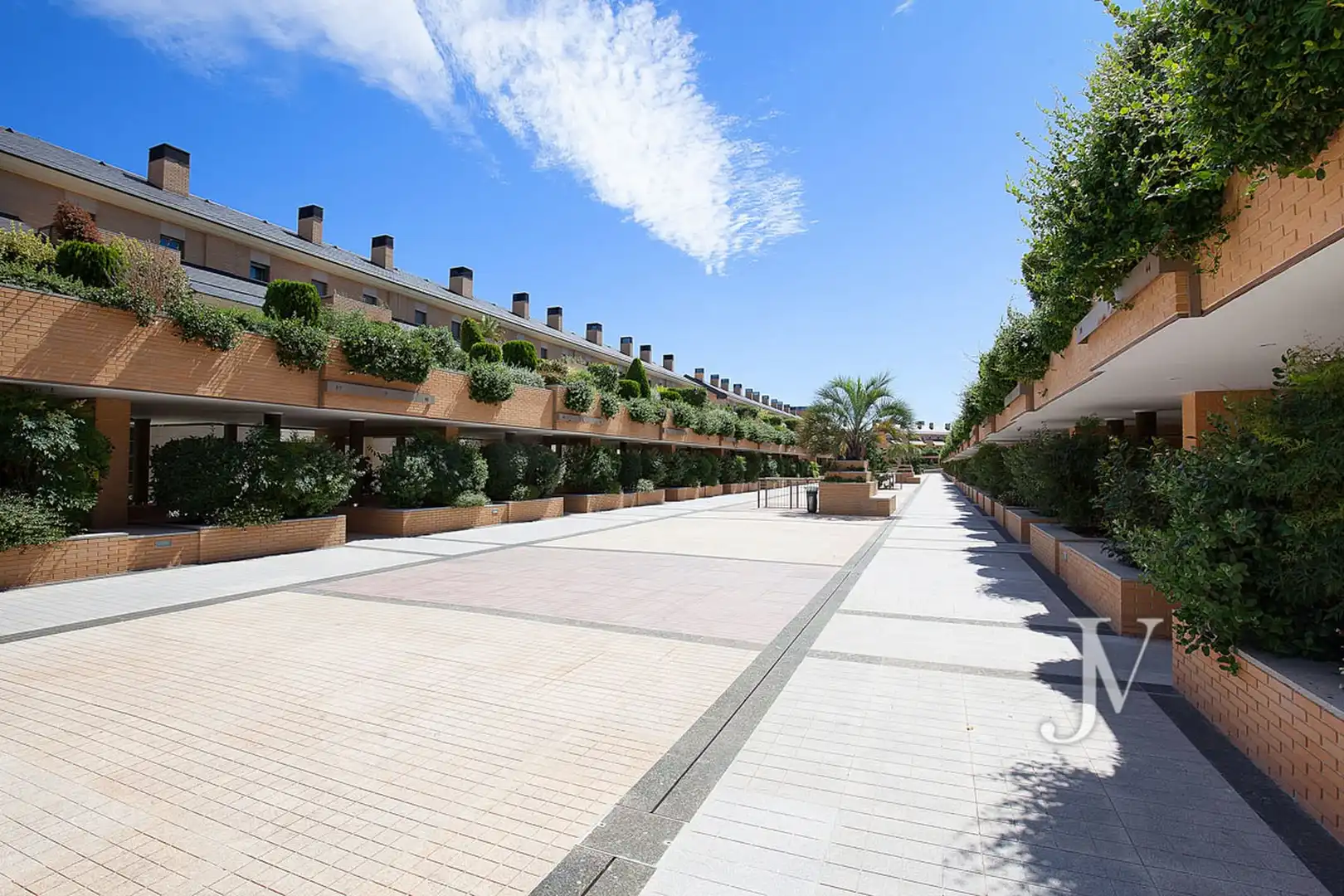Terrasse von Einfamilien-Reihenhaus zum Verkauf in Pozuelo de Alarcón mit Klimaanlage, Heizung und Privatgarten