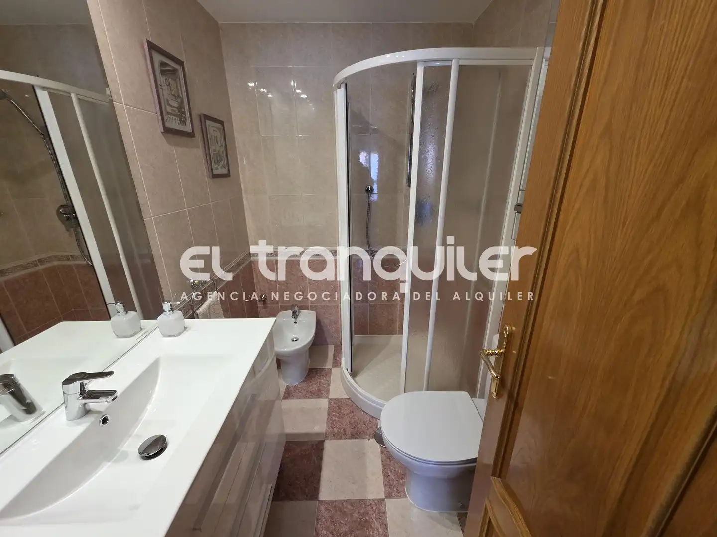 Bany de Pis de lloguer en Madrid amb Aire condicionat, Parquet i Piscina