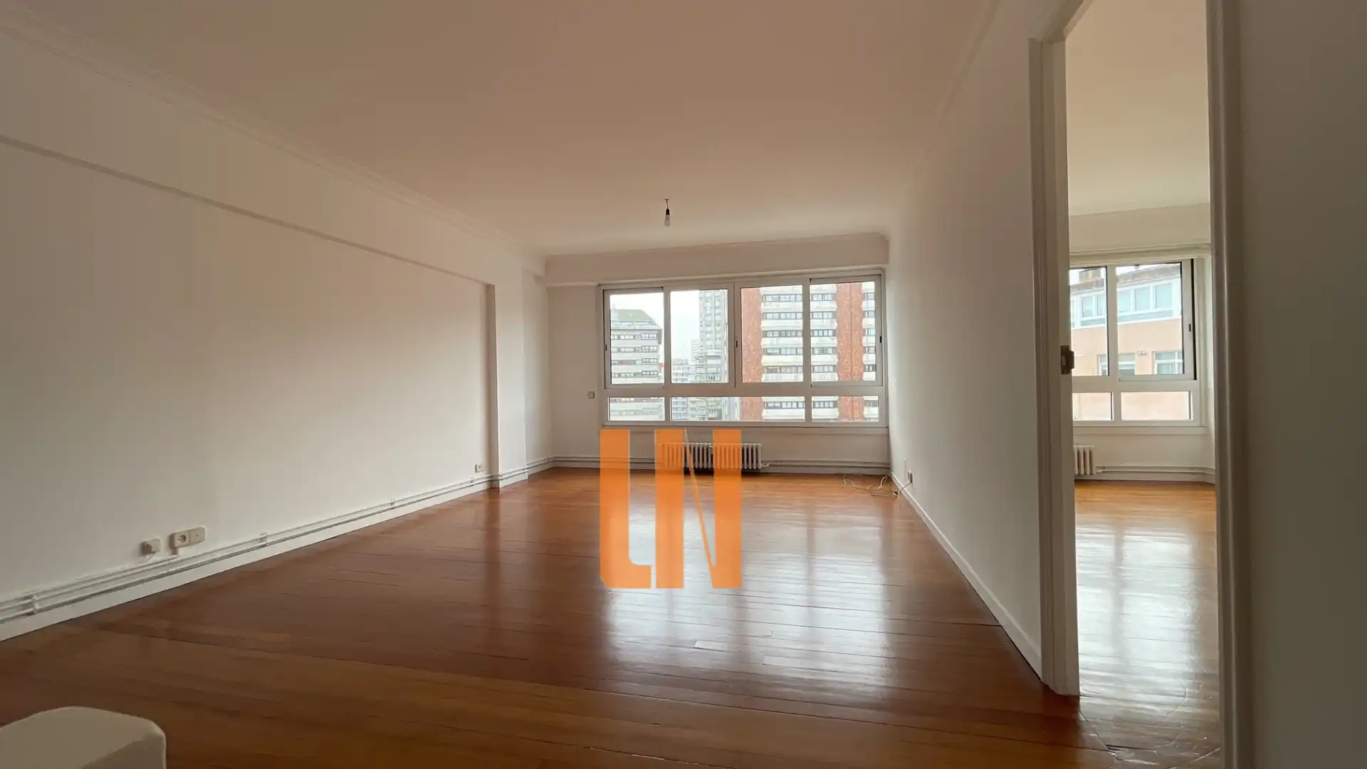 Wohnzimmer von Wohnung zur Miete in A Coruña Capital  mit Heizung, Parkett und Ofen