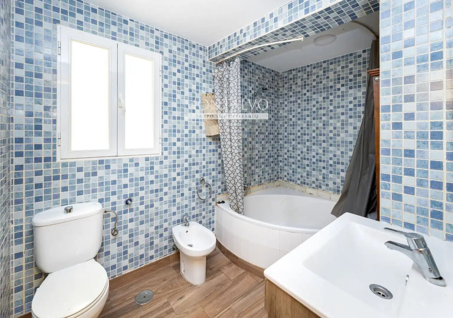 Bathroom of Flat for sale in Granada  with Heating