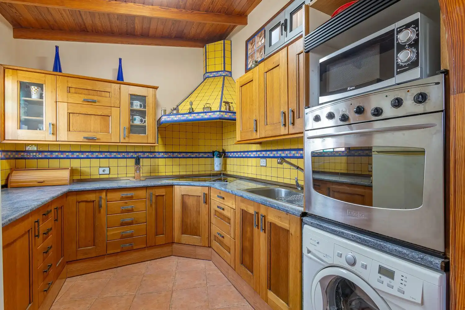 Cuina de Casa o xalet en venda en Vega de San Mateo amb Jardí privat, Traster i Balcó