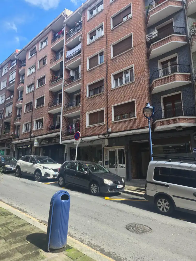 Vista exterior de Piso en venta en Portugalete con Trastero