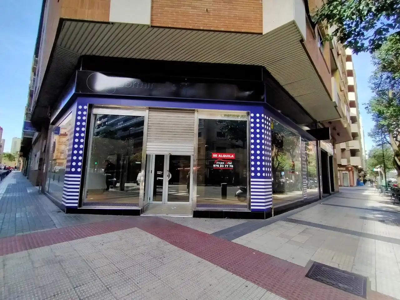 Local comercial de lloguer a Calle Tomás Bretón