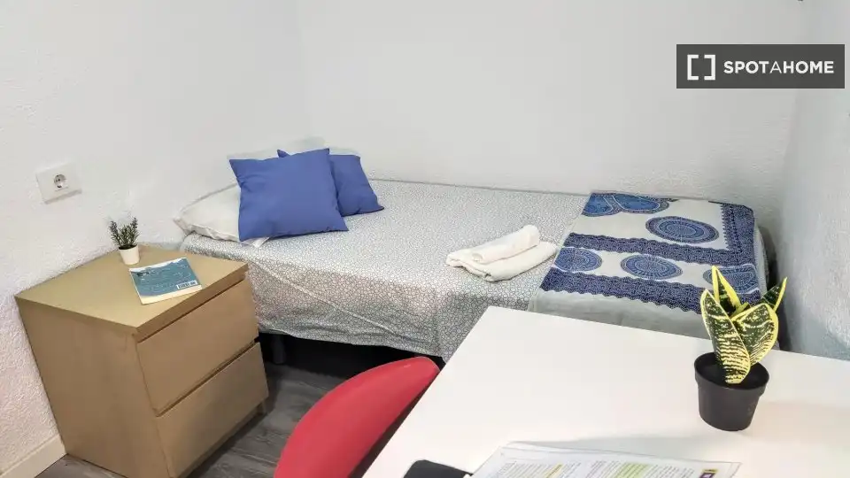 Habitación de Piso de alquiler en Burjassot con Aire acondicionado, Calefacción y Amueblado