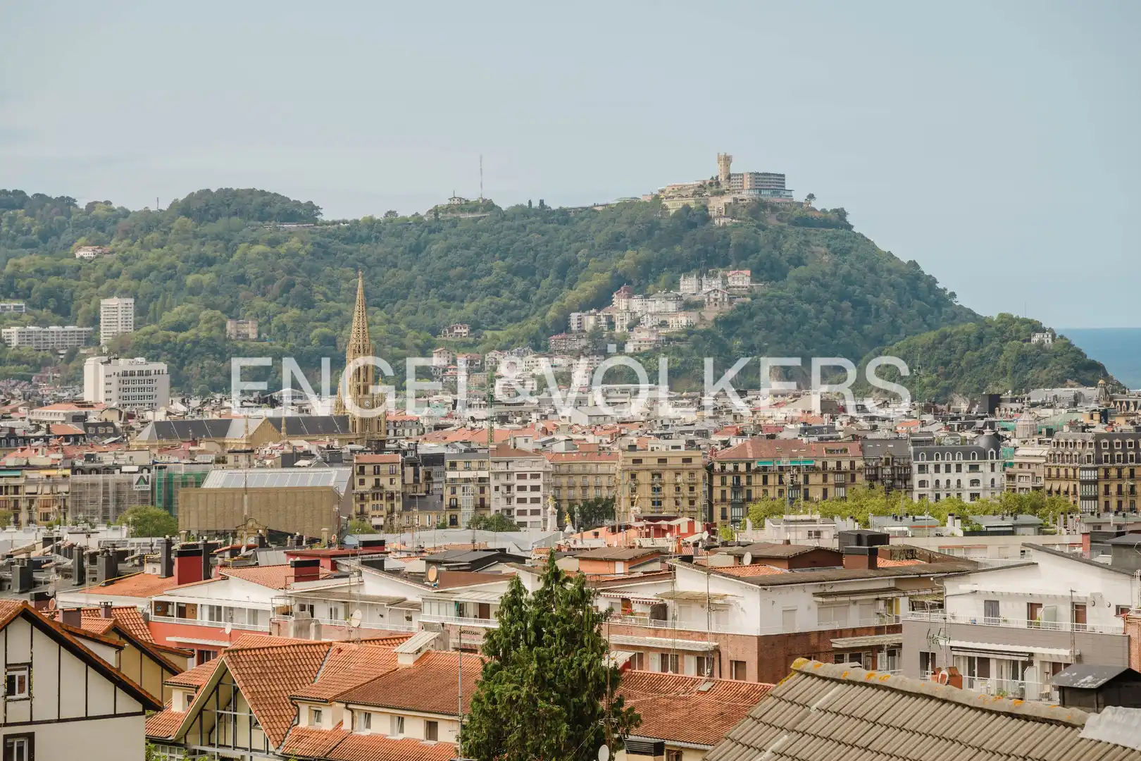 Vista exterior de Casa adosada en venda en Donostia - San Sebastián  amb Calefacció, Jardí privat i Balcó